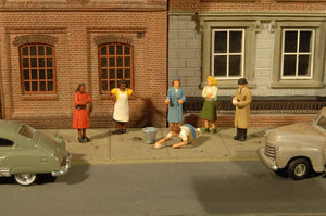 Sidewalk People (6) Bachmann Trains HO Scale Model Railroad 33117